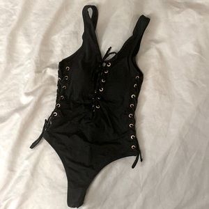 LACE UP ONE-PIECE BATHING SUIT ~ FORPLAY FASHION NOVA | size: M